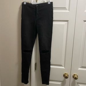 Black ripped skinny jeans